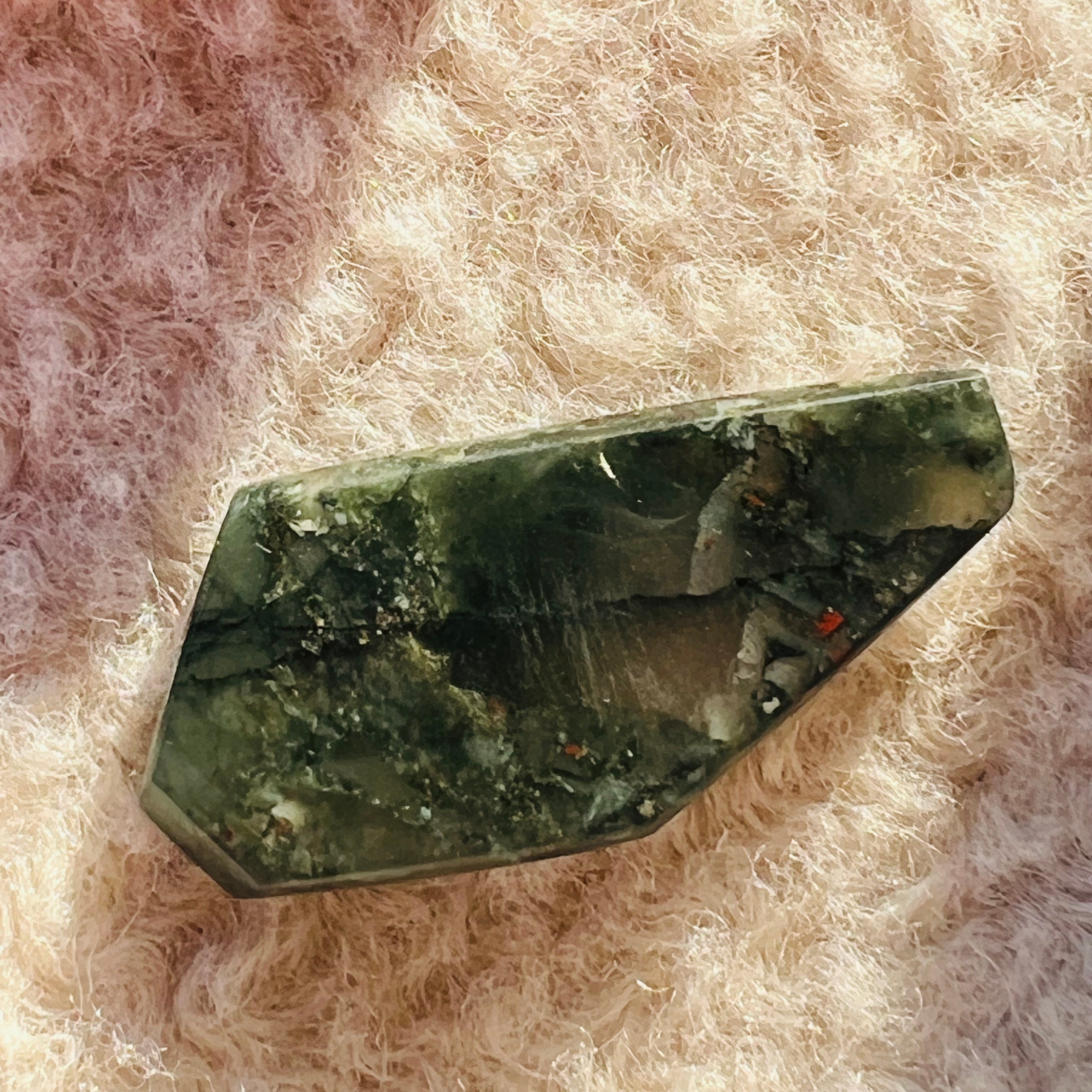 Cabochon jasp piatra sangelui/seftonit m7