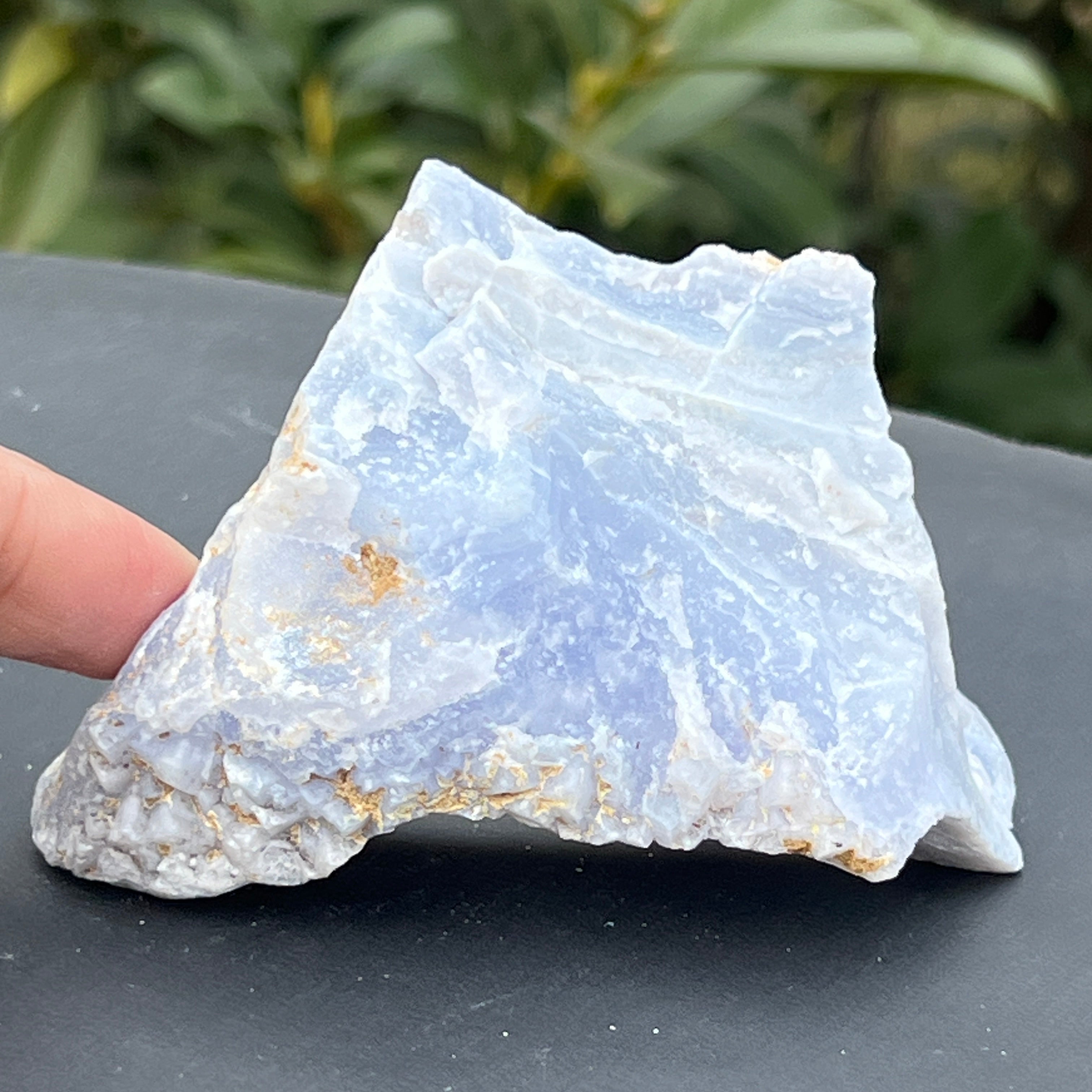 Calcedonie albastra /blue lace/ agat albastru piatra bruta m15