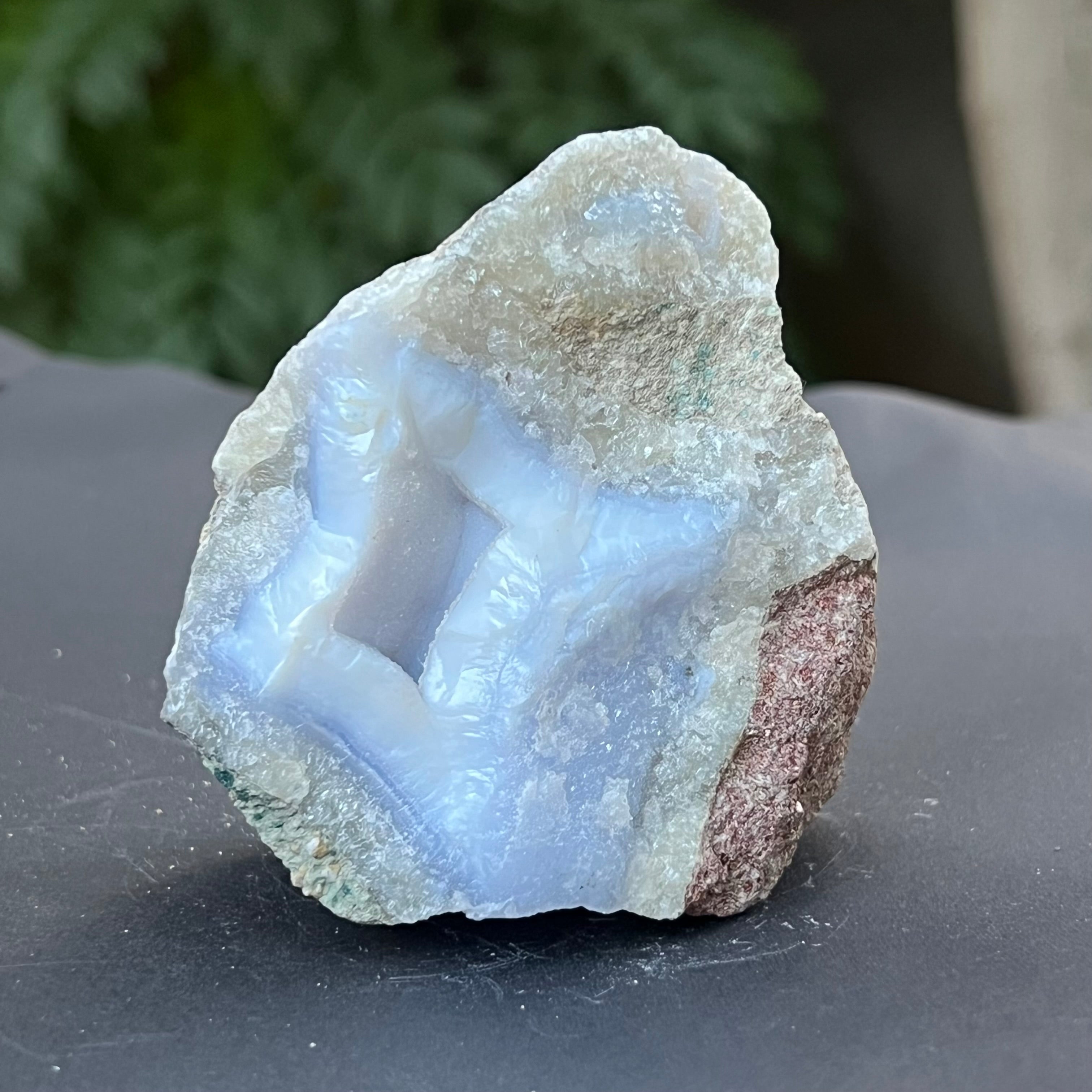 Calcedonie albastra /blue lace/ agat albastru piatra bruta m17