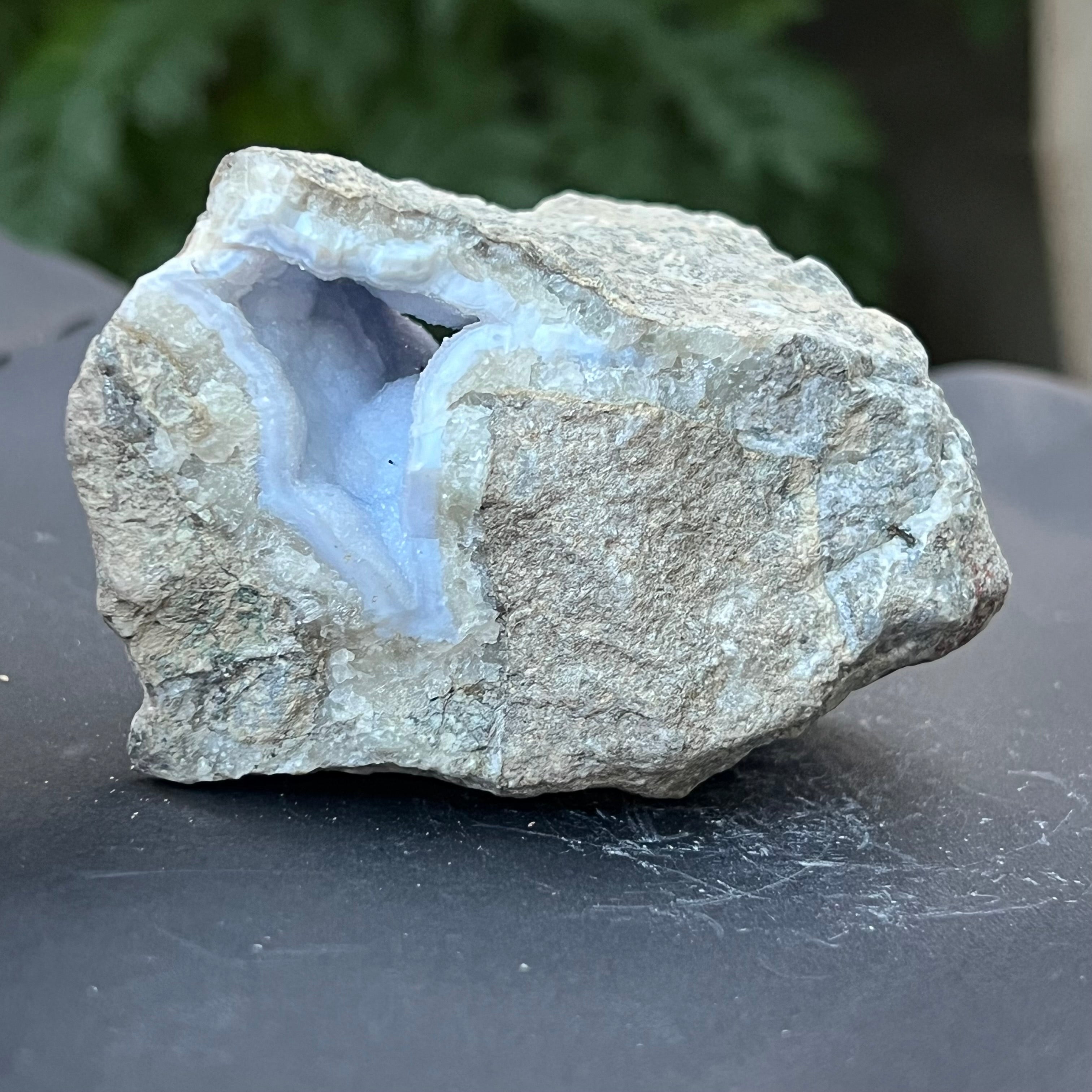 Calcedonie albastra / blue lace/ agat albastru piatra bruta m4