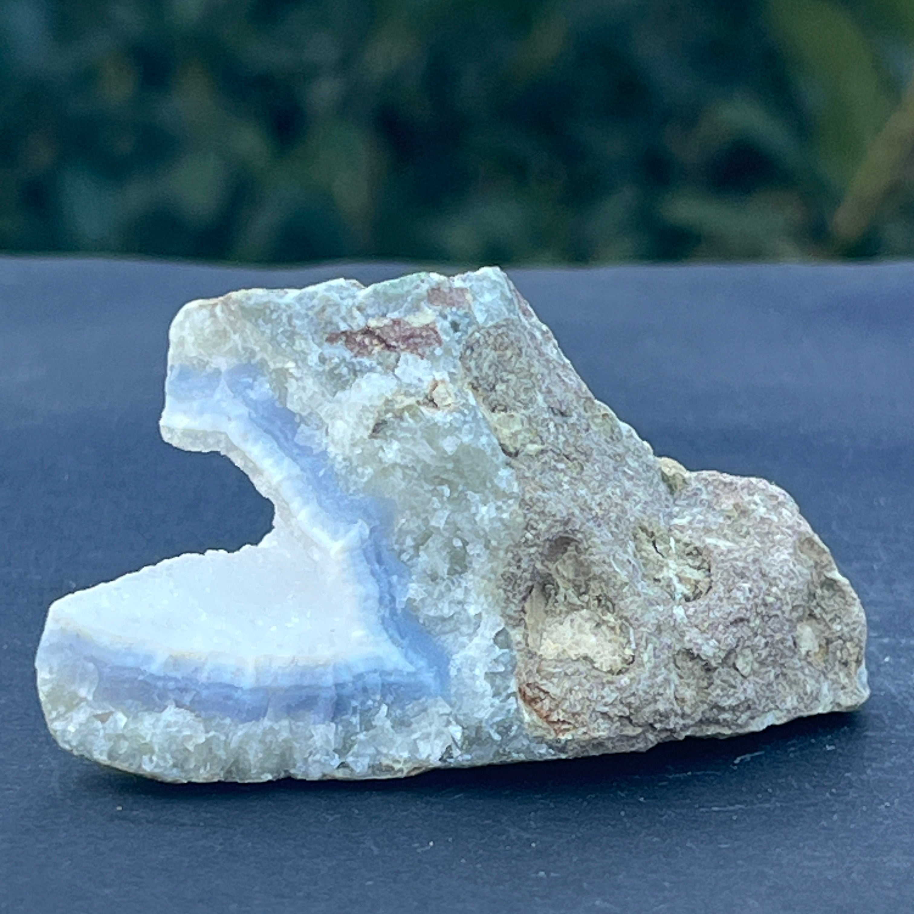 Calcedonie albastra /blue lace/ agat albastru piatra bruta model Af7