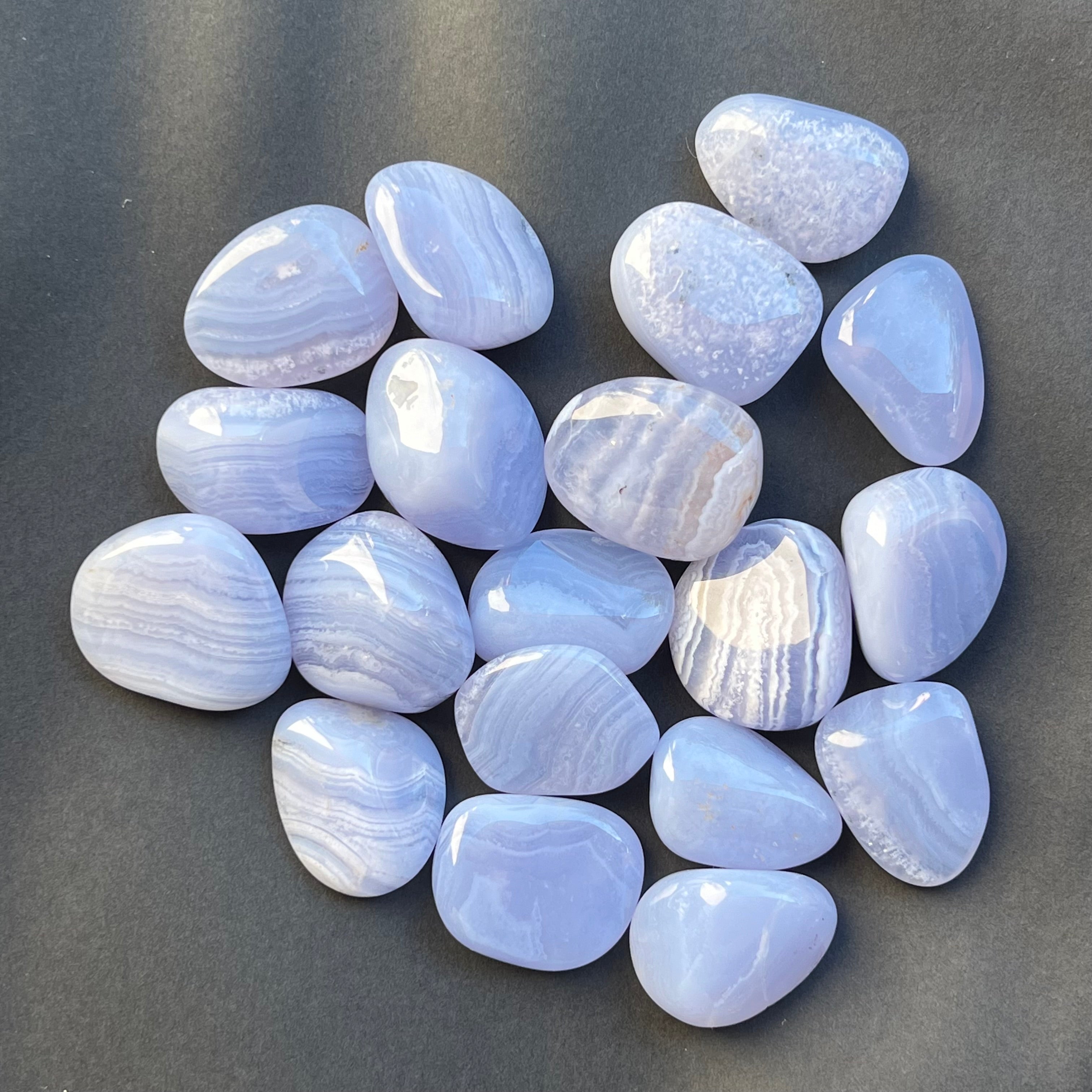 Calcedonie albastra /blue lace piatra rulata