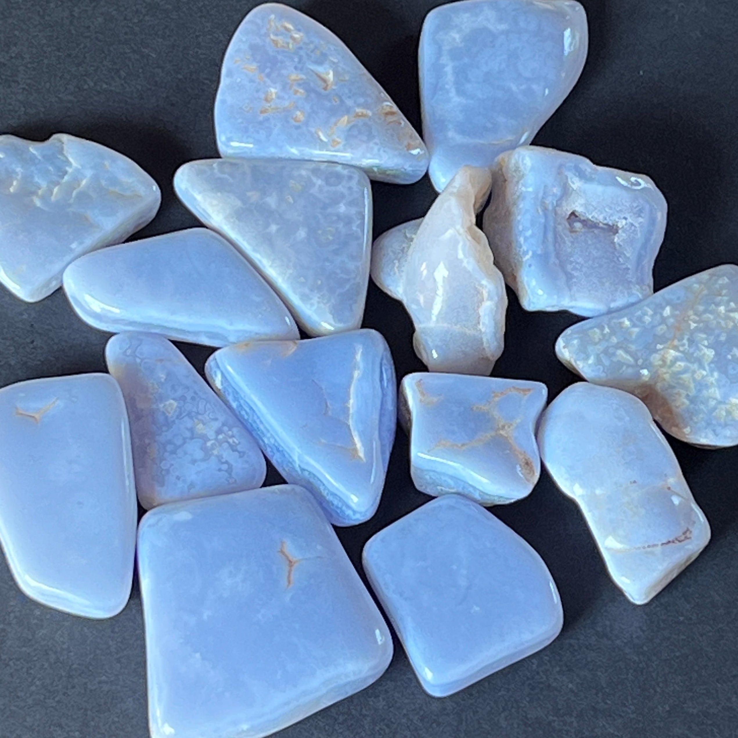 Calcedonie albastra /blue lace piatra rulata L