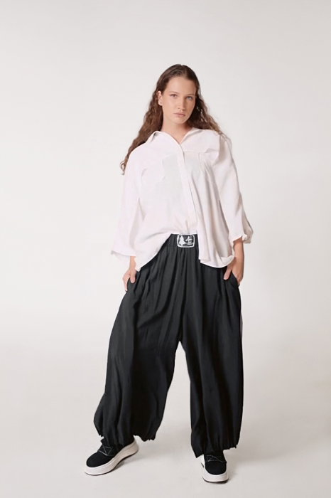 Camasa alba oversize cu maneci fluture si volane pe spate