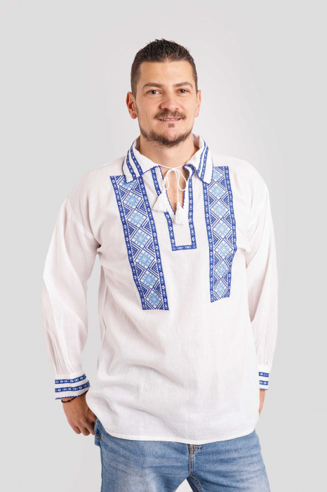 Camasa barbateasca traditionala alba cu motiv geometric albastru Georgian