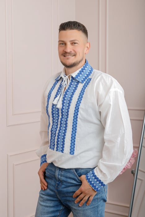 Camasa barbateasca traditionala alba cu motiv geometric albastru Horia 02