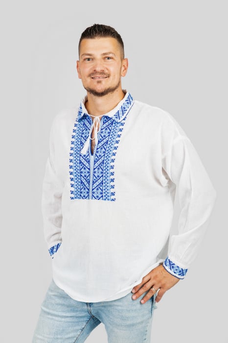 Camasa barbateasca traditionala alba cu motiv geometric albastru Pavel 02