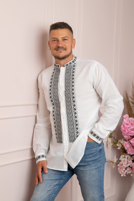 Camasa barbateasca traditionala alba cu motiv geometric negru Maximilian