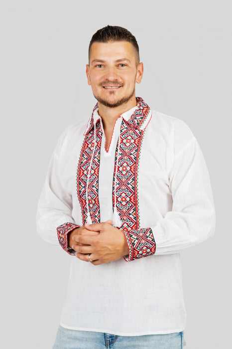 Camasa barbateasca traditionala alba cu motiv geometric rosu Toma 01
