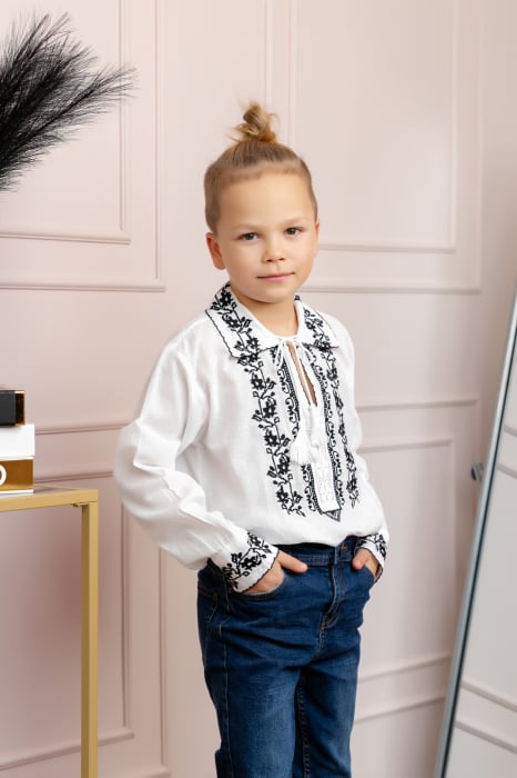 Camasa traditionala de baieti alba cu motiv floral negru Iacob