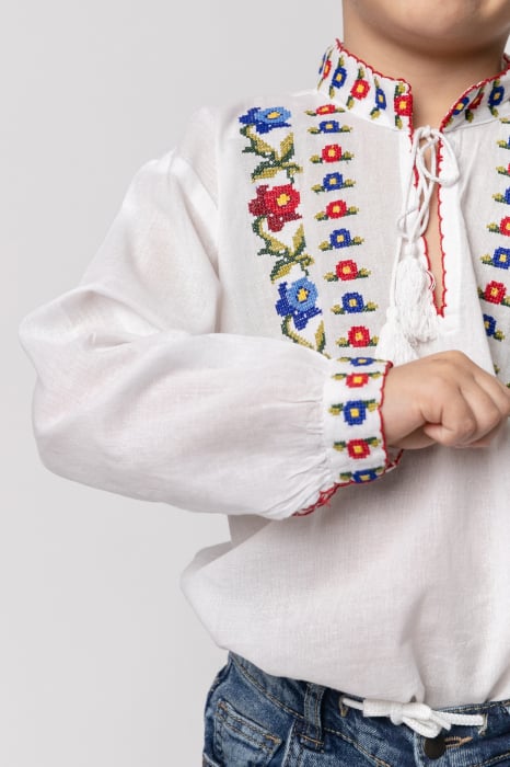 Camasa traditionala de baieti alba cu motiv floral tricolor Dima