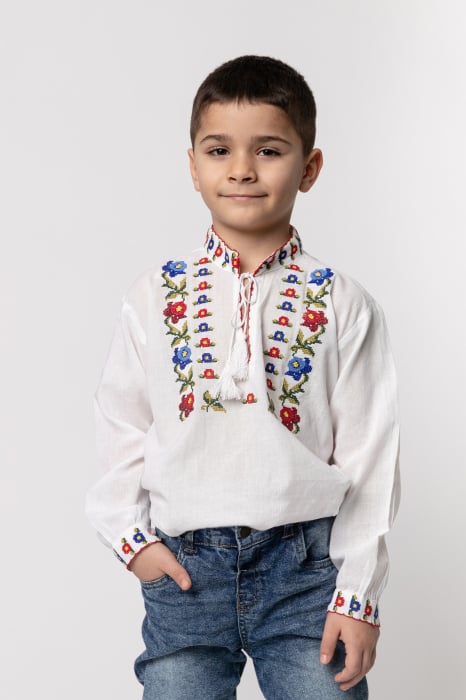 Camasa traditionala de baieti alba cu motiv floral tricolor Dima