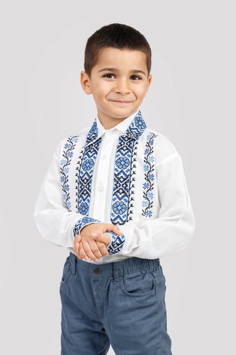 Camasa traditionala de baieti alba cu motiv geometric albastru Darius 01
