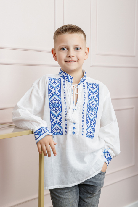 Camasa traditionala de baieti alba cu motiv geometric albastru Ionas