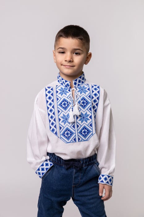 Camasa traditionala de baieti alba cu motiv geometric albastru Mateo