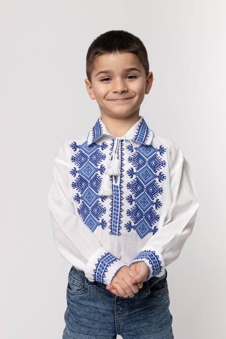 Camasa traditionala de baieti alba cu motiv geometric albastru Raul
