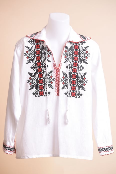 Camasa traditionala de baieti alba cu motiv geometric multicolor Tudor