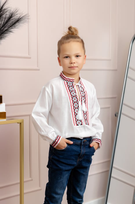 Camasa traditionala de baieti alba cu motiv geometric rosu Daniel 01