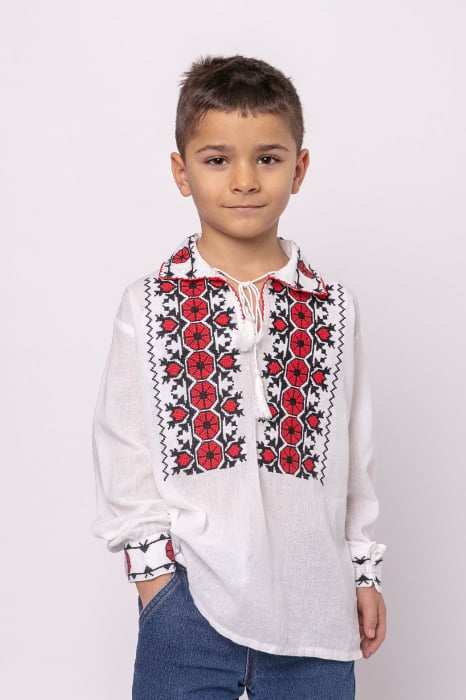 Camasa traditionala de baieti alba cu motiv geometric rosu Matias