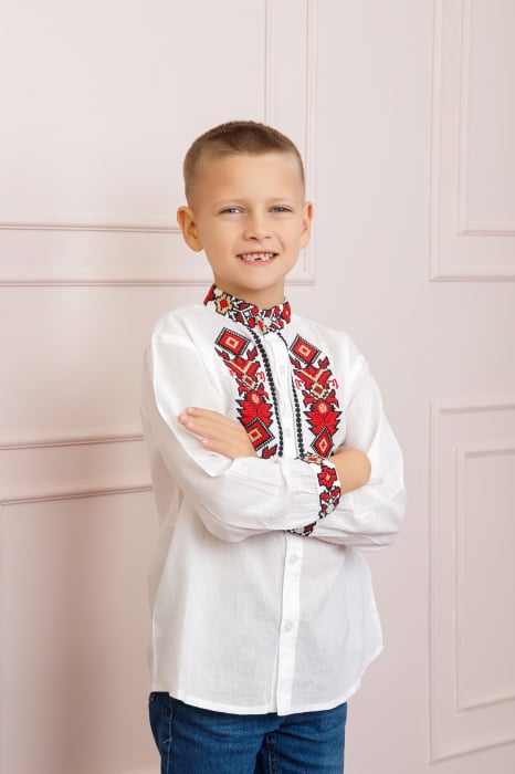 Camasa traditionala de baieti alba cu motiv geometric rosu Ovidiu