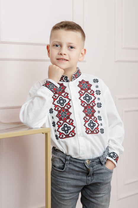 Camasa traditionala de baieti alba cu motiv geometric rosu Radu 01