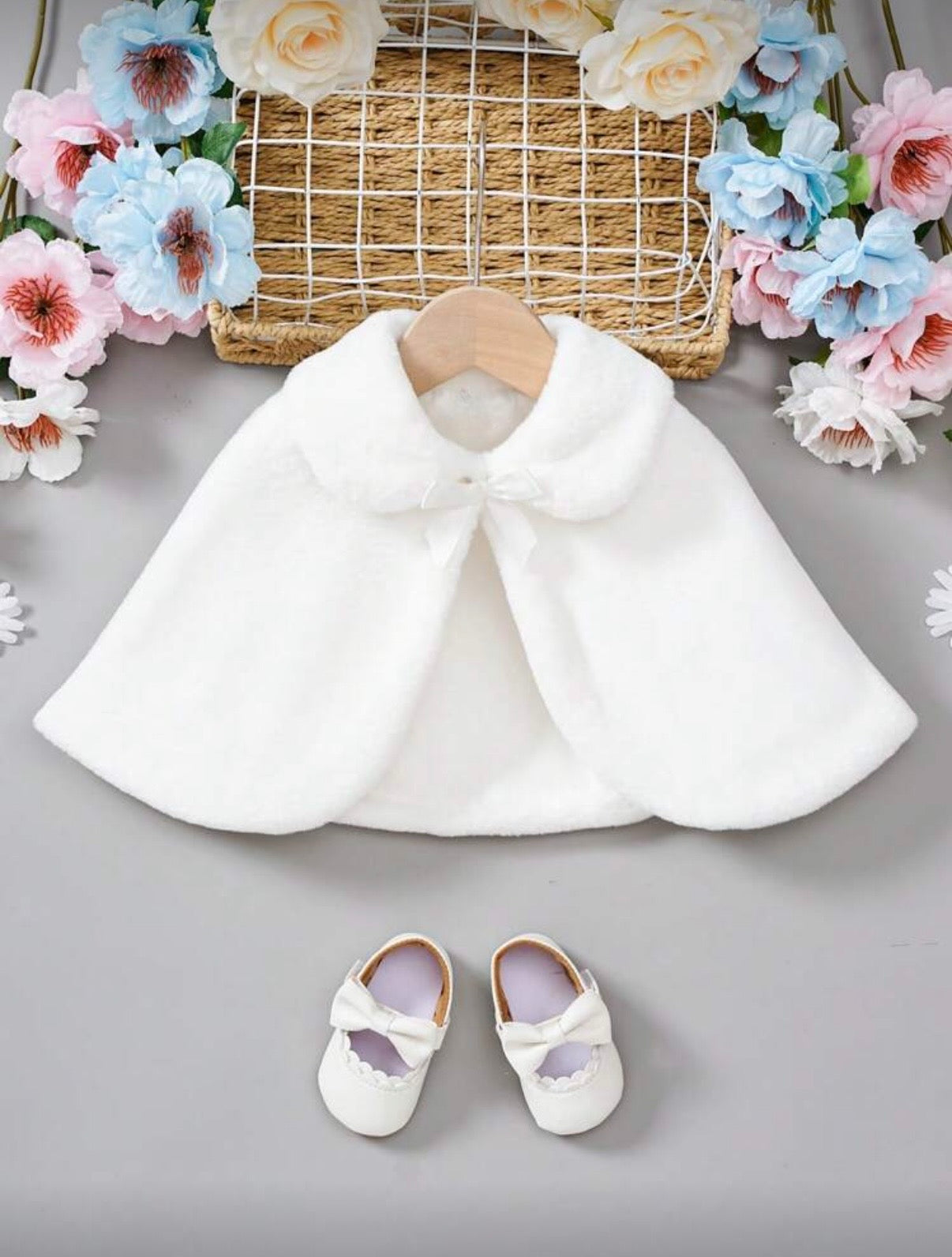 Capa alba eleganta din blanita ecologica pentru fete - Annabelle