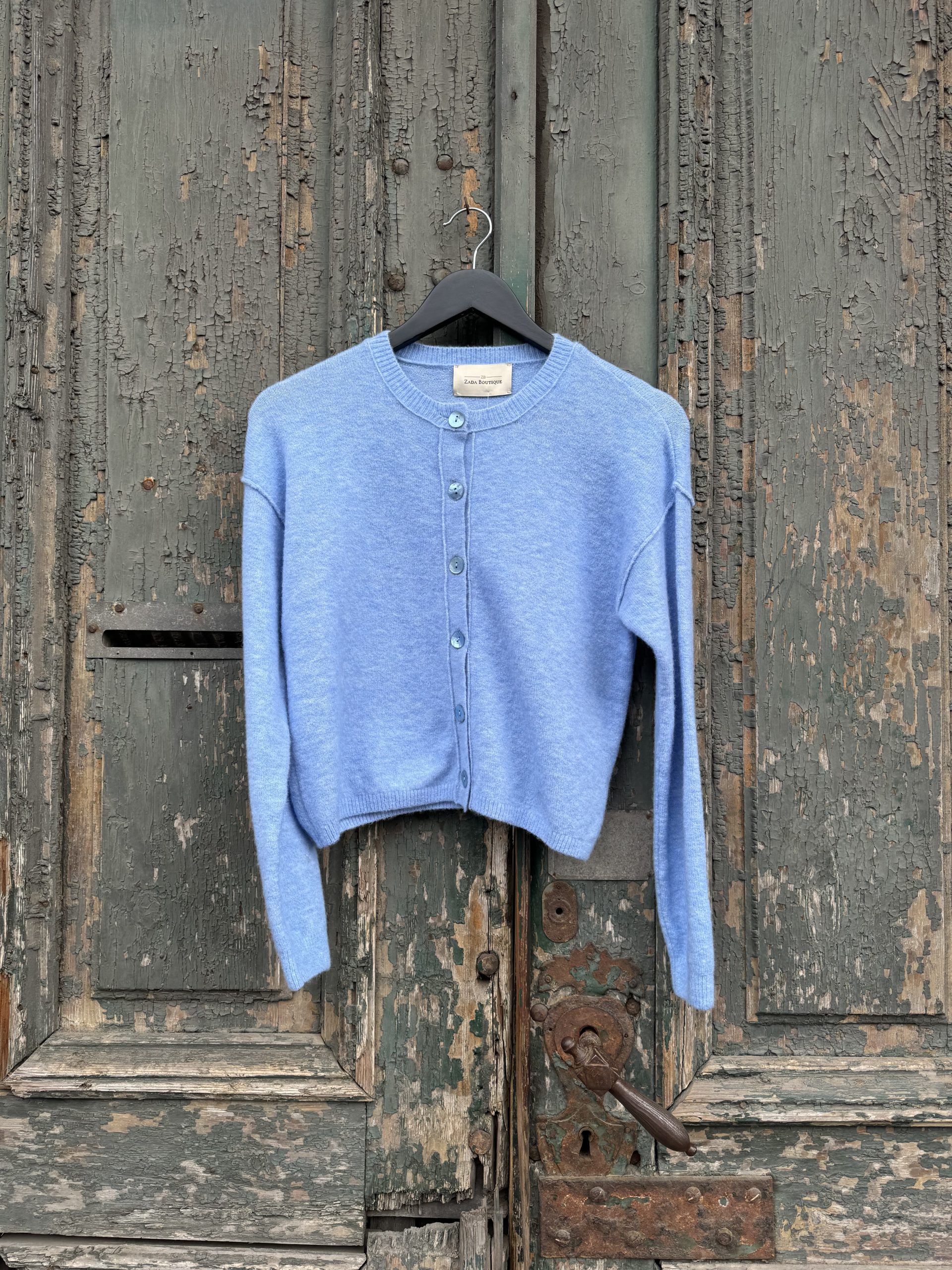 Cardigan albastru deschis cu nasturi lucioși - S INTL