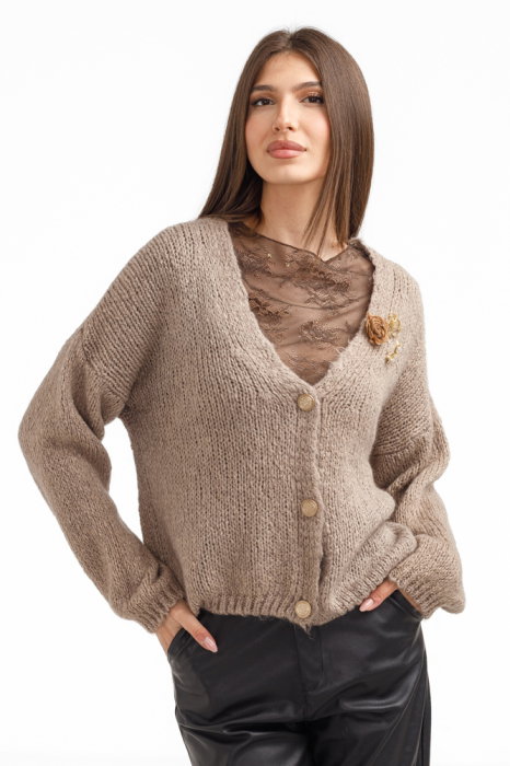 Cardigan dama cu lana si mohair, cu brose decorative , pulover casual chic bej inchis