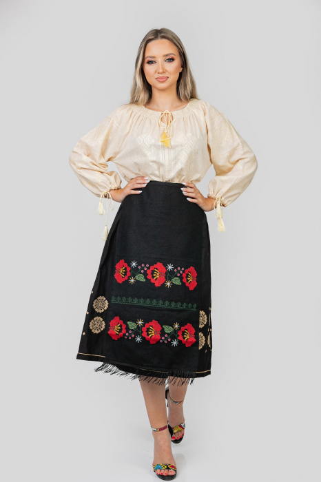 Catrinta traditionala neagra cu broderie florala rosie Zina