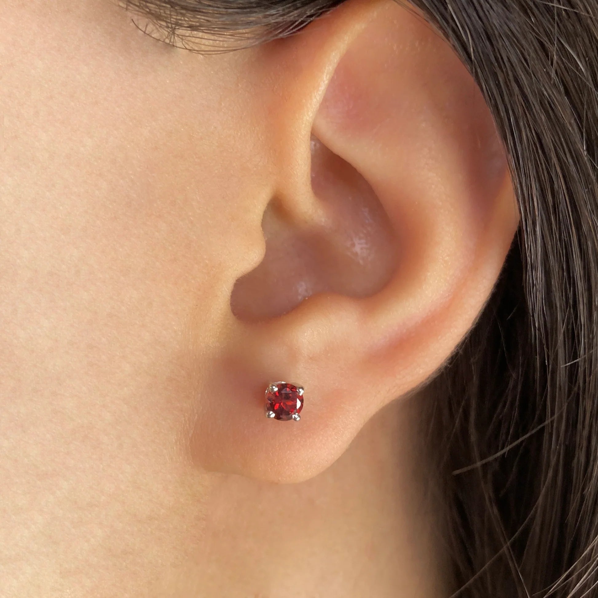 Cercei stud granat 4 mm argint 925