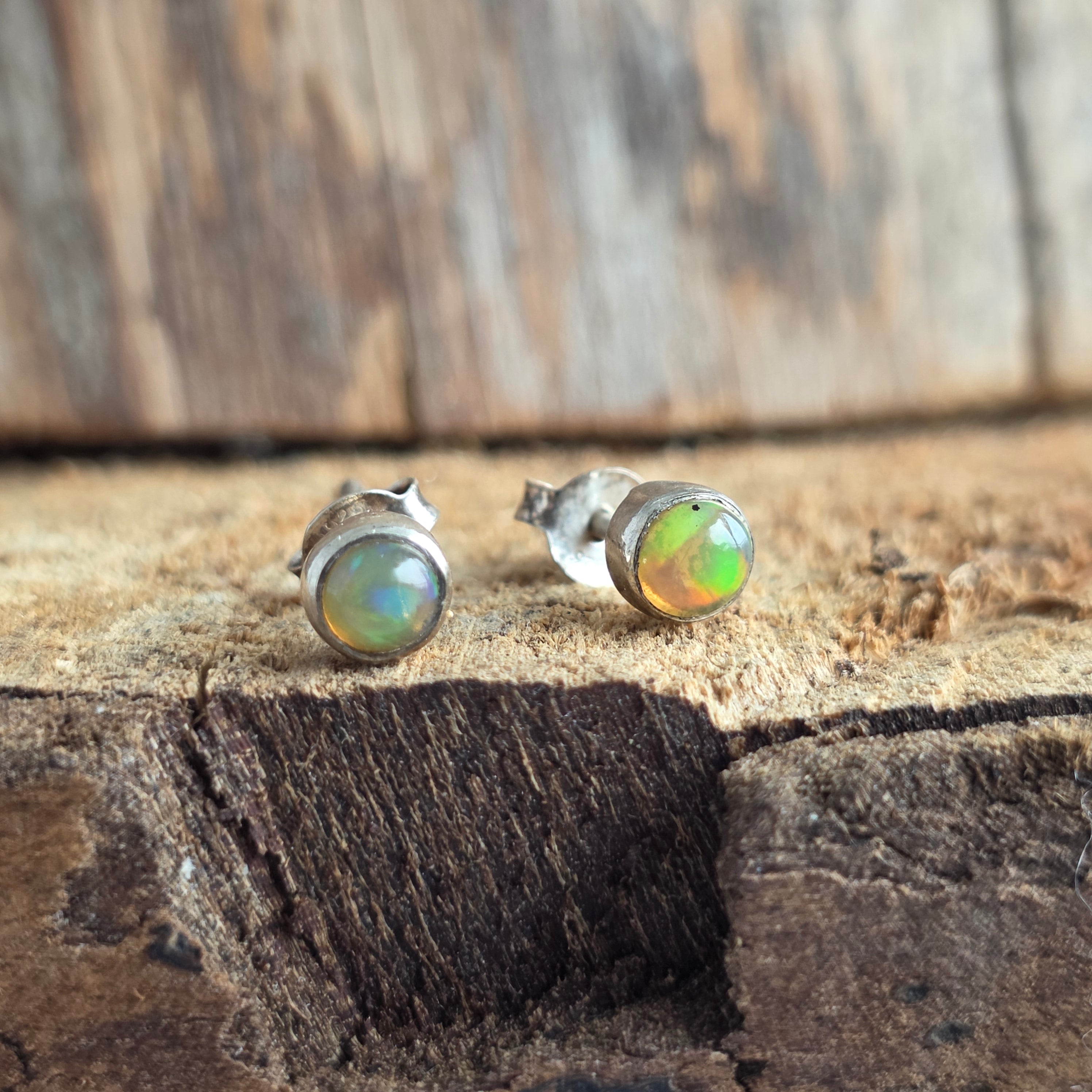 Cercei stud opal din argint Round | Model 3