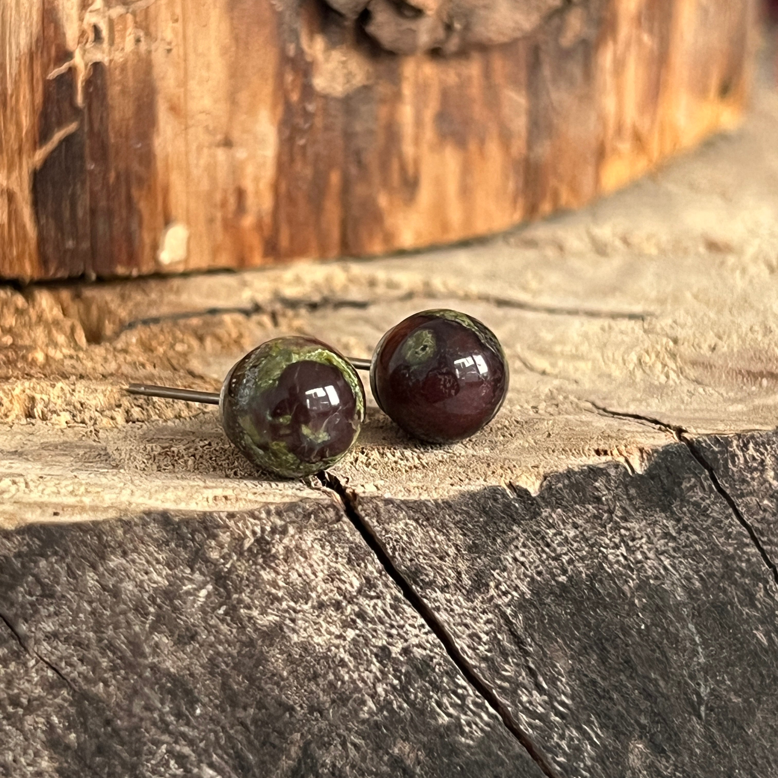 Cercei stud sfere sangele dragonului