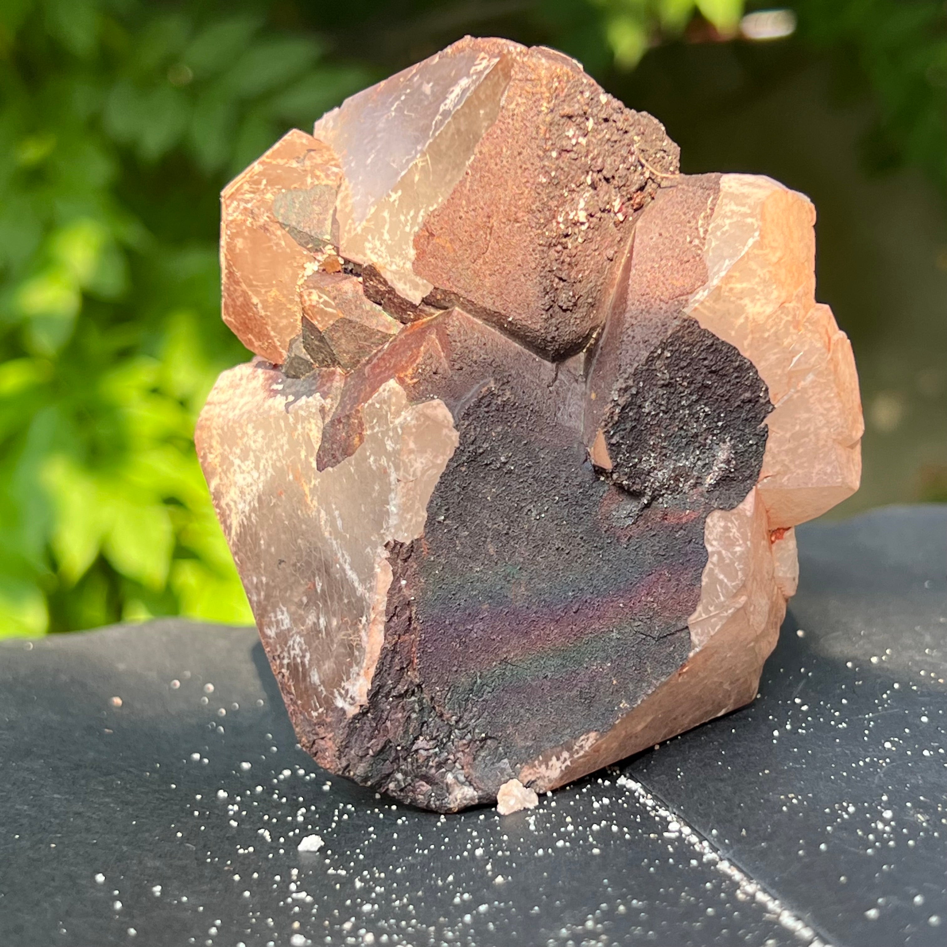 Cluster cuart Blacknit cu goetita si hematit model 4a/3 din Madagascar