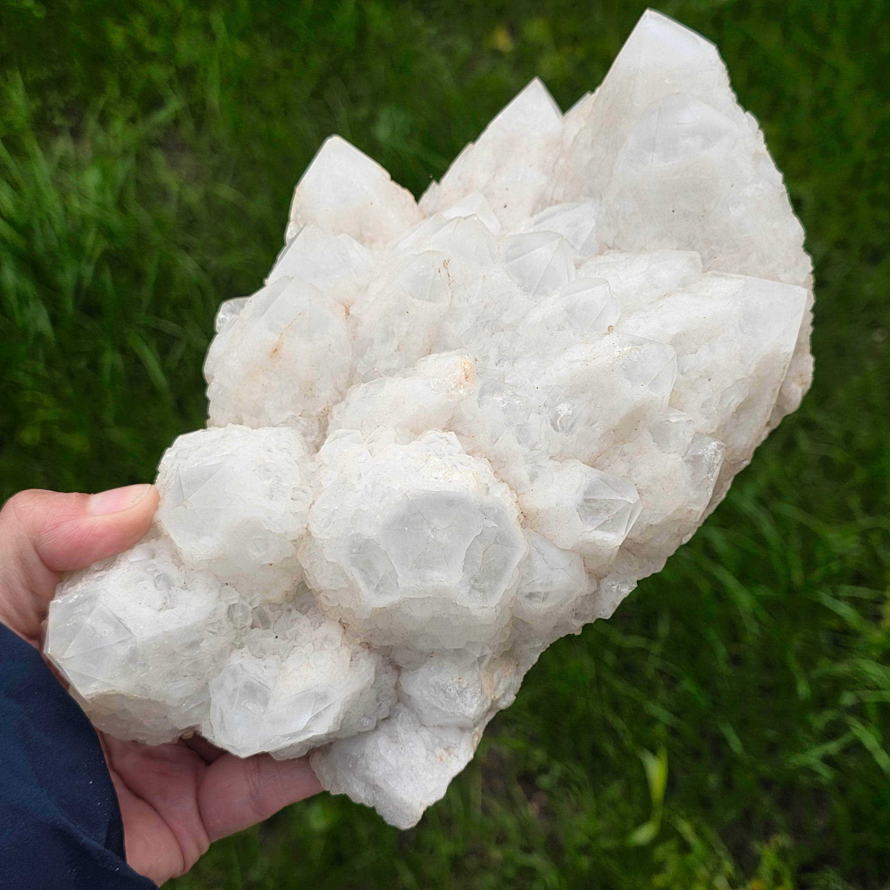 Cluster cuart fantoma alb, cuart de stanca din Madagascar model XL1
