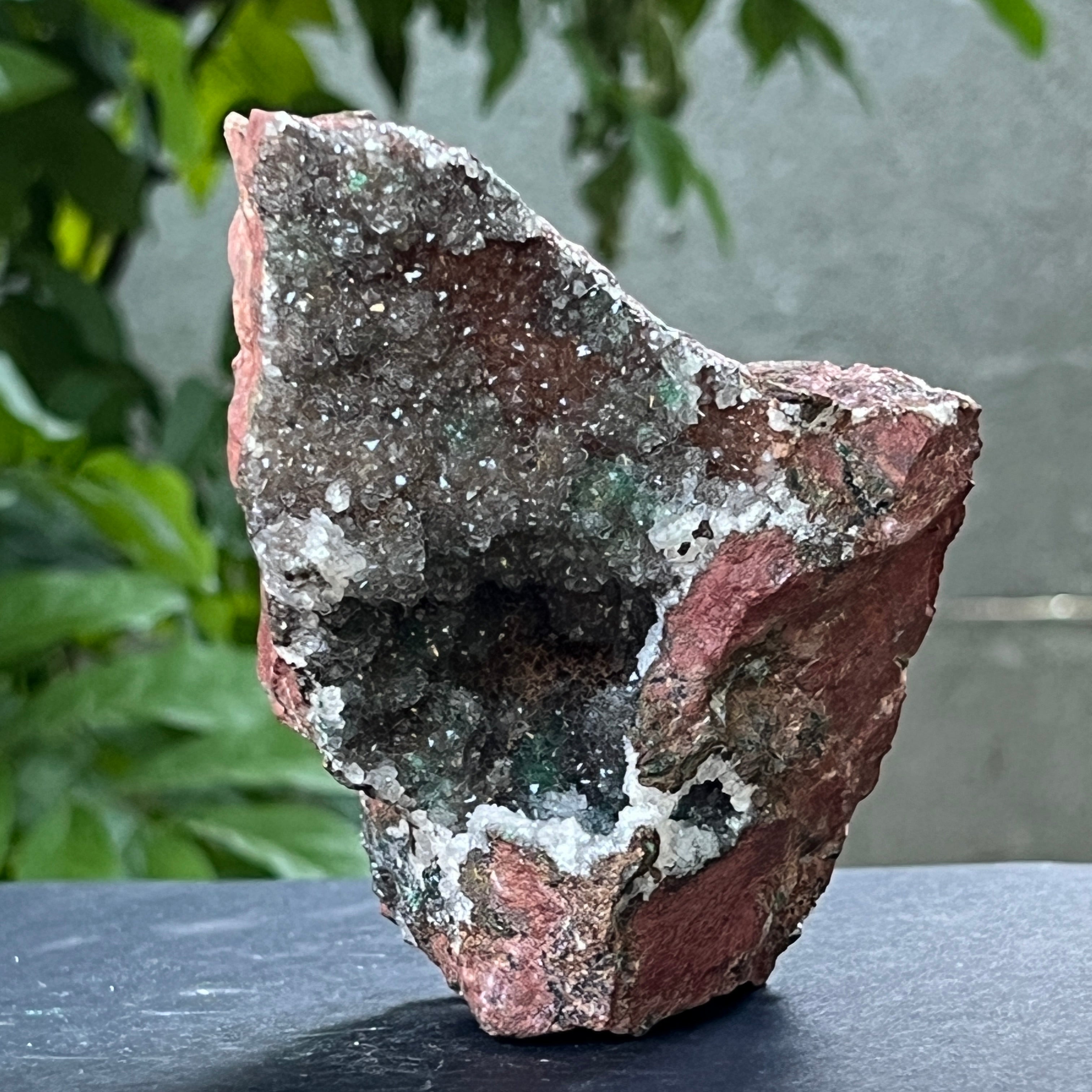 Cluster de dolomit cu malachit în matrice de cupru, model 7