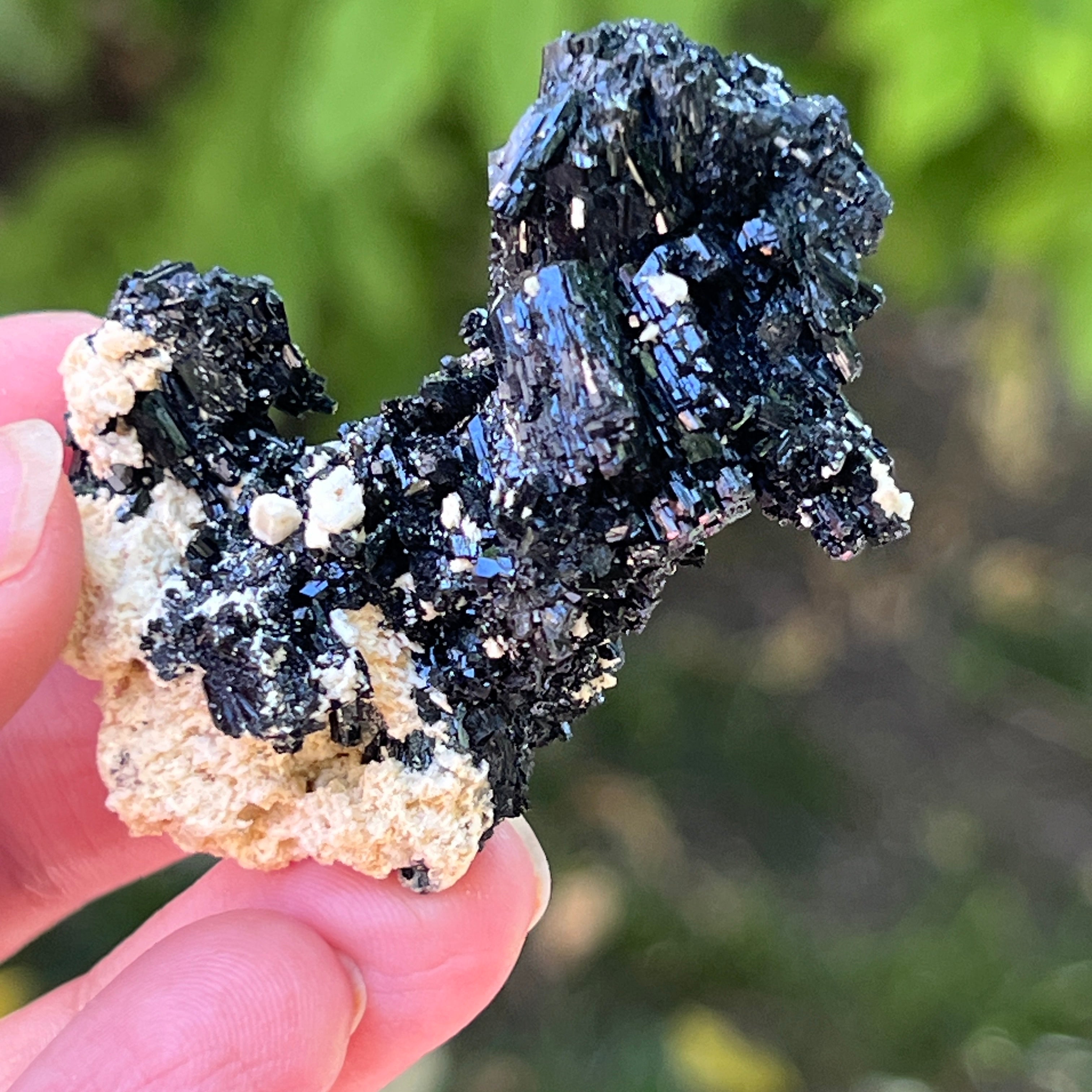 Cluster turmalina neagra model 17 din Erongo, Namibia