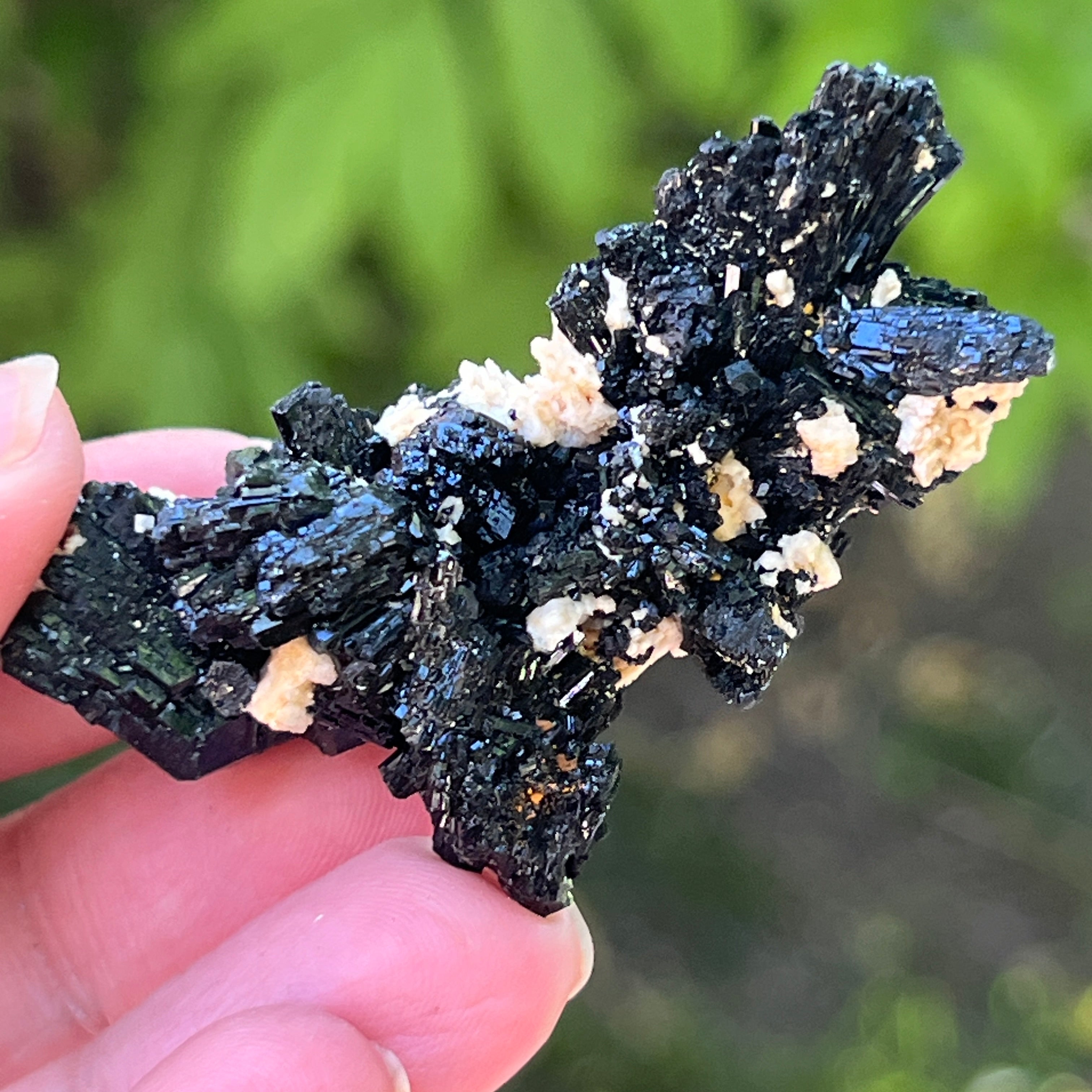 Cluster turmalina neagra model 20 din Erongo, Namibia