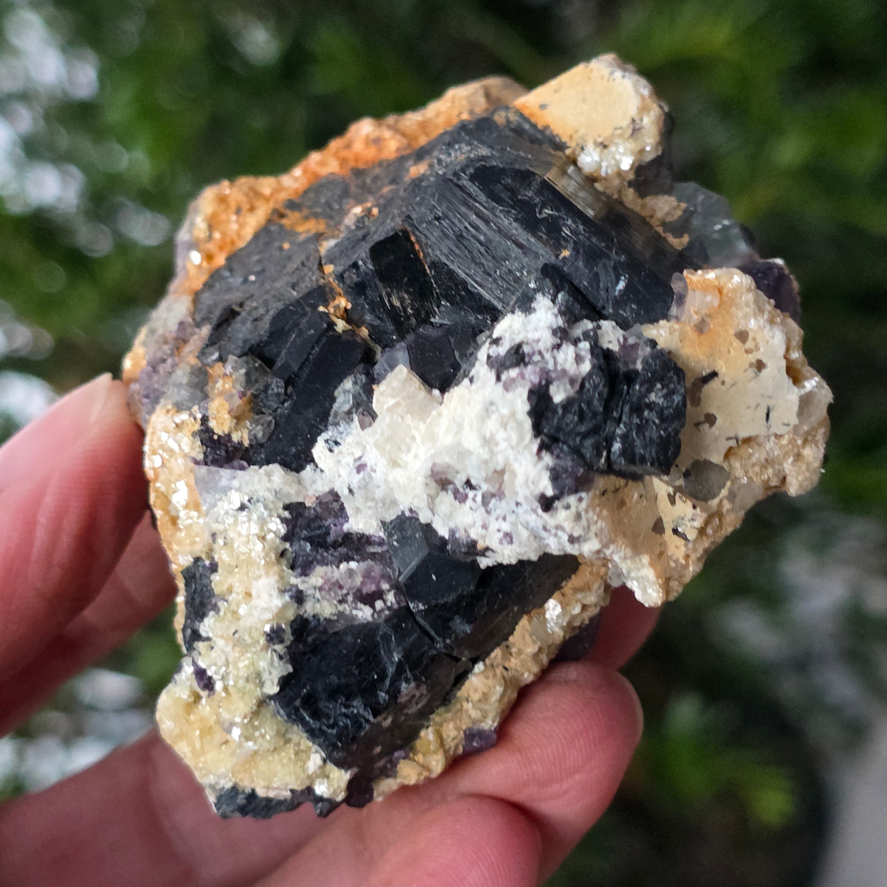 Cluster turmalina neagra model 23 din Erongo, Namibia