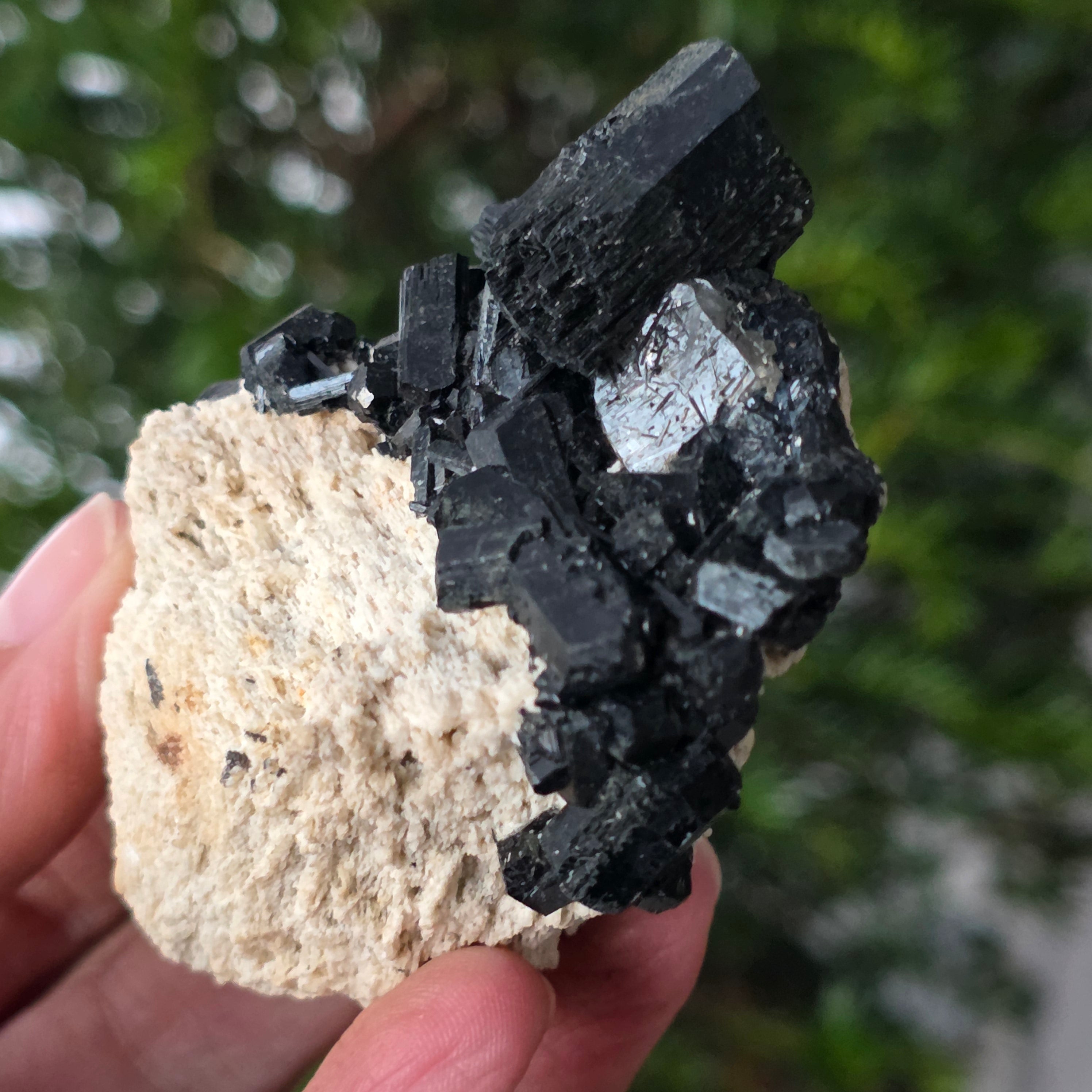 Cluster turmalina neagra model 8 din Erongo, Namibia