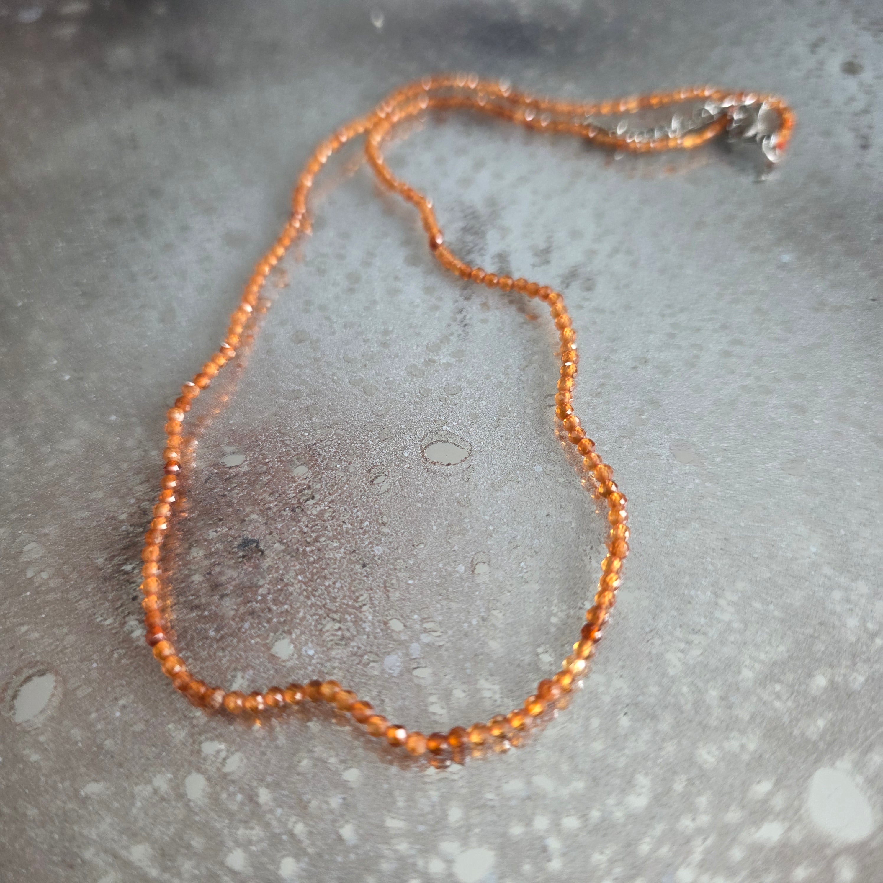 Colier granat portocaliu sfere 2 mm
