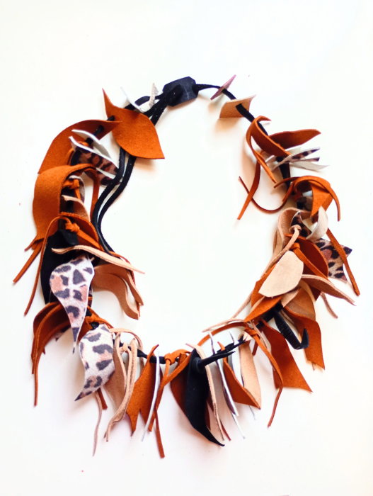Colier handmade din piele naturala,animal print , caramiziu unicat