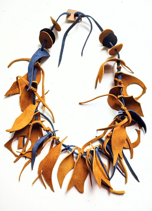 Colier handmade din piele naturala, asimetric, nuante galben mustar ,bleumarin