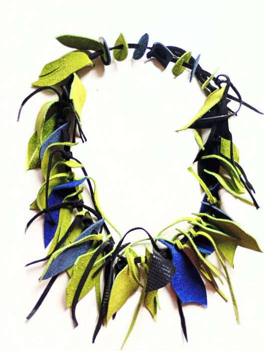 Colier handmade din piele naturala, asimetric, nuante olive, albastru regal,unicat
