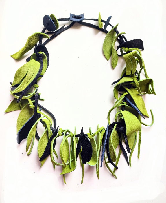 Colier handmade din piele naturala, asimetric, nuante olive,negru