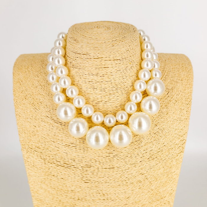 Colier scurt dublu cu perle mari , elegant si statement