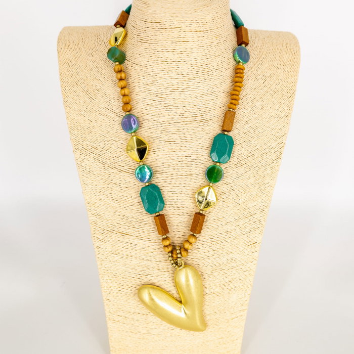 Colier statement cu pandantiv inima aurie si elemente decorative , design artistic