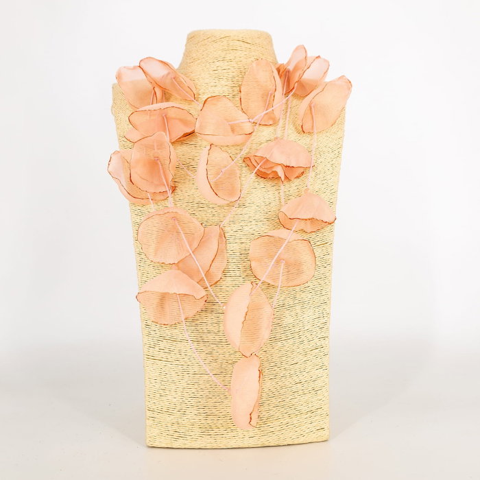 Colier statement roz pudra cu petale textile de mac 3D din organza - design artistic italian