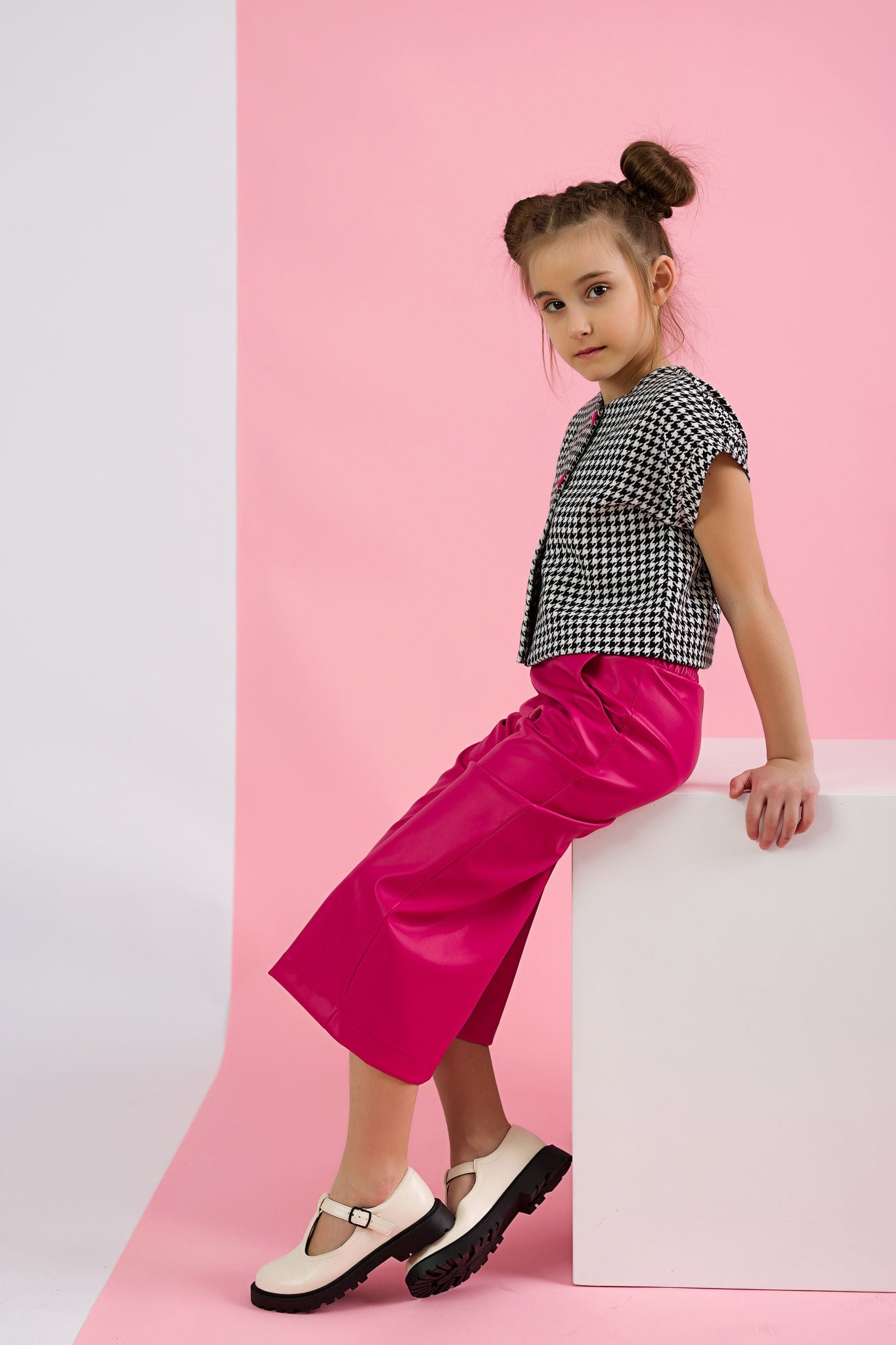 Compleu casual pantaloni evazati din piele ecologica fuchsia + bluza pentru fete - Doris
