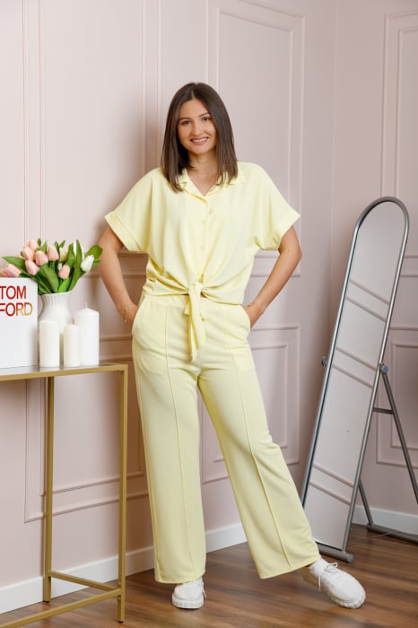 Compleu dama galben pastel cu pantaloni largi si bluza cu nod Abigail