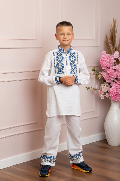 Compleu traditional alb pentru baieti cu motiv floral albastru Dominic